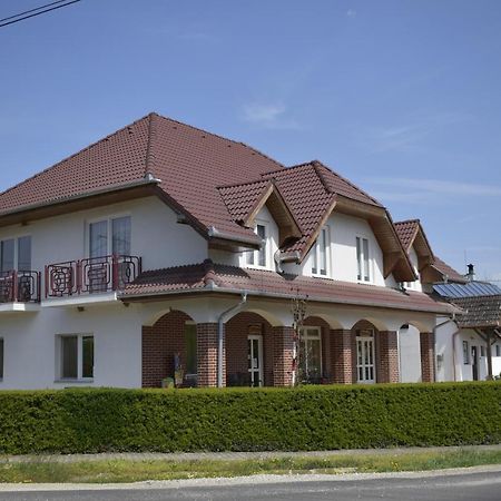 Fonix Apartmanhaz Nagypáli المظهر الخارجي الصورة