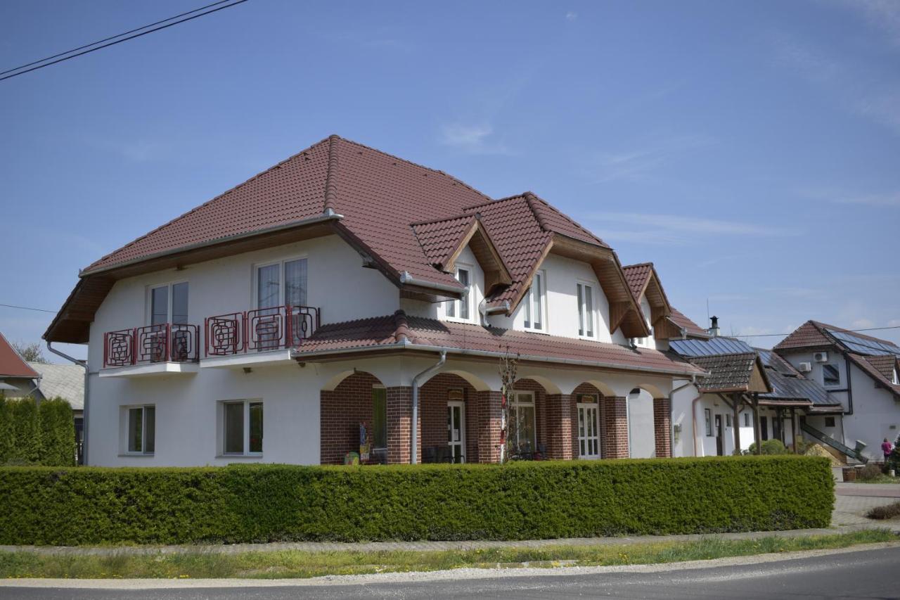 Fonix Apartmanhaz Nagypáli المظهر الخارجي الصورة